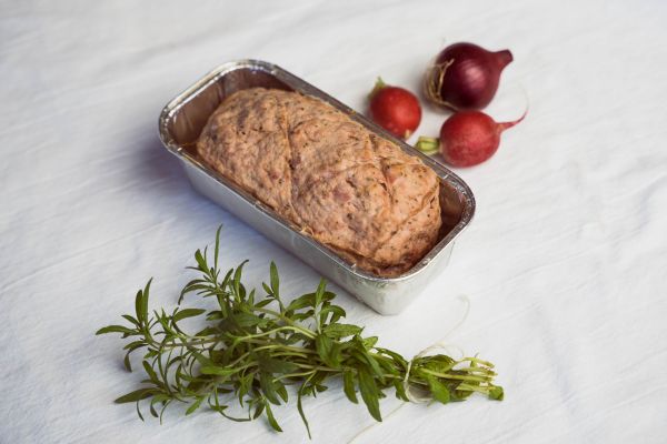 Leberkäse grob zum Backen in der Aluform vorgebacken