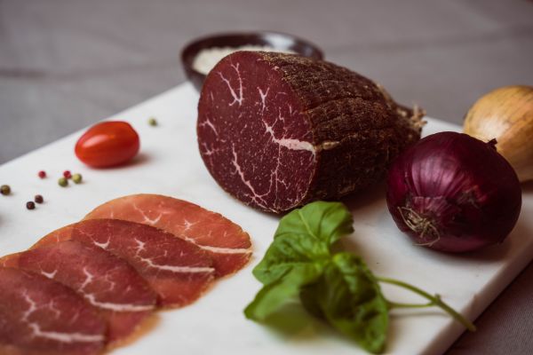 Bresaola - Rinderschinken luftgetrocknet, geschnitten