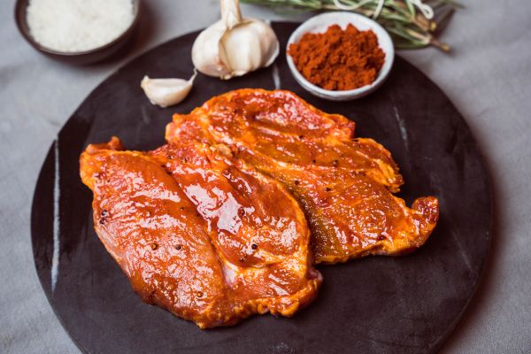 Halssteak mariniert vom "Wohlfühlschwein"