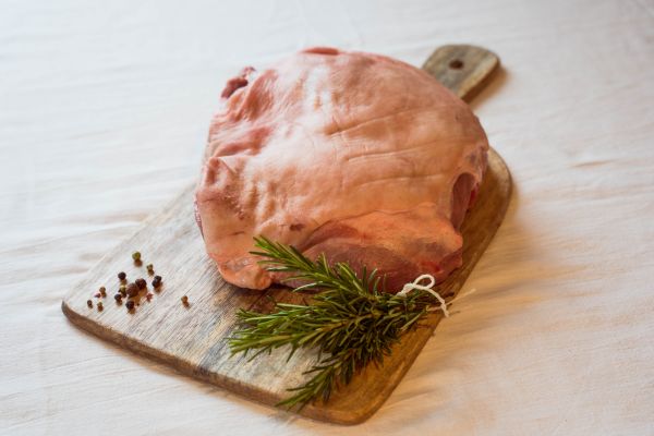 Krustenbraten aus der Schulter vom "Wohlfühlschwein"