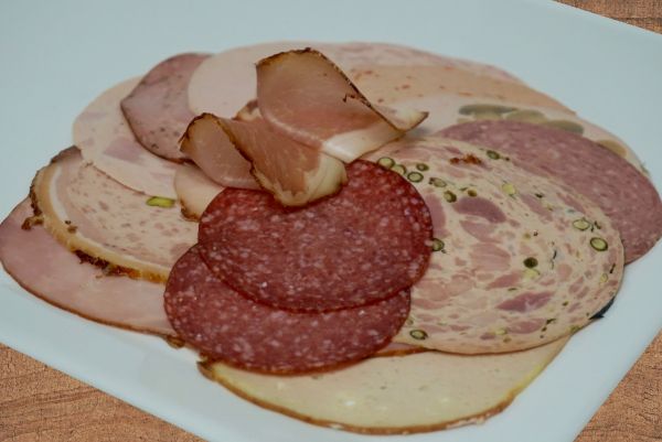 Frischwurst-Aufschnitt