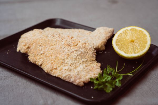 panierte Schnitzel vom "Wohlfühlschwein"