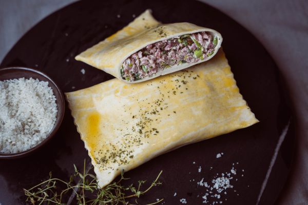 Schinkentaschen gefüllt in Blätterteig